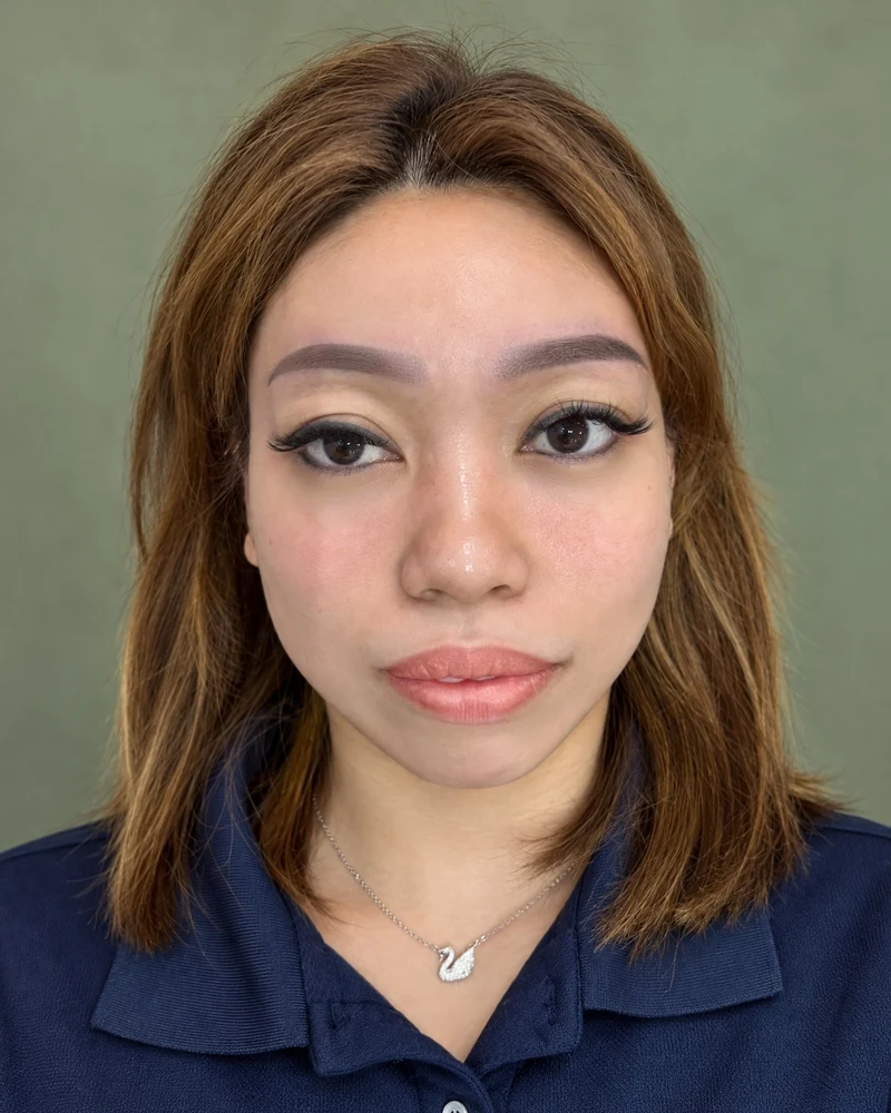 A Jimary eyeliner client with her real liner